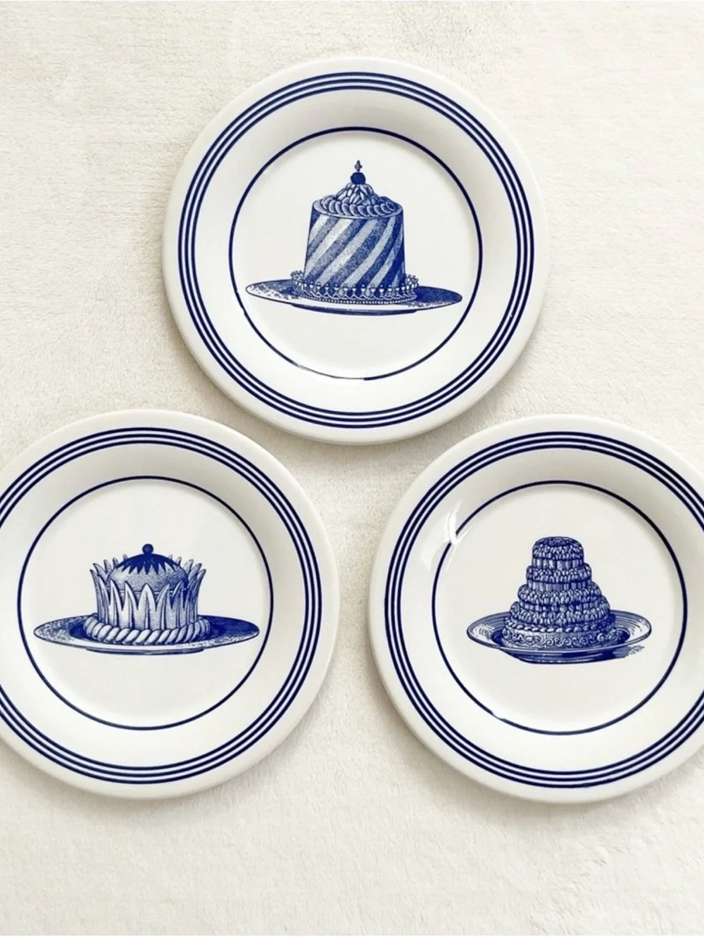 Williams Sonoma Carême Dessert Plates Set of 3 Blue White Made in England